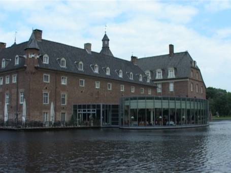 Isselburg : Wasserburg Anholt, mit Restaurant im Wasserpavillon